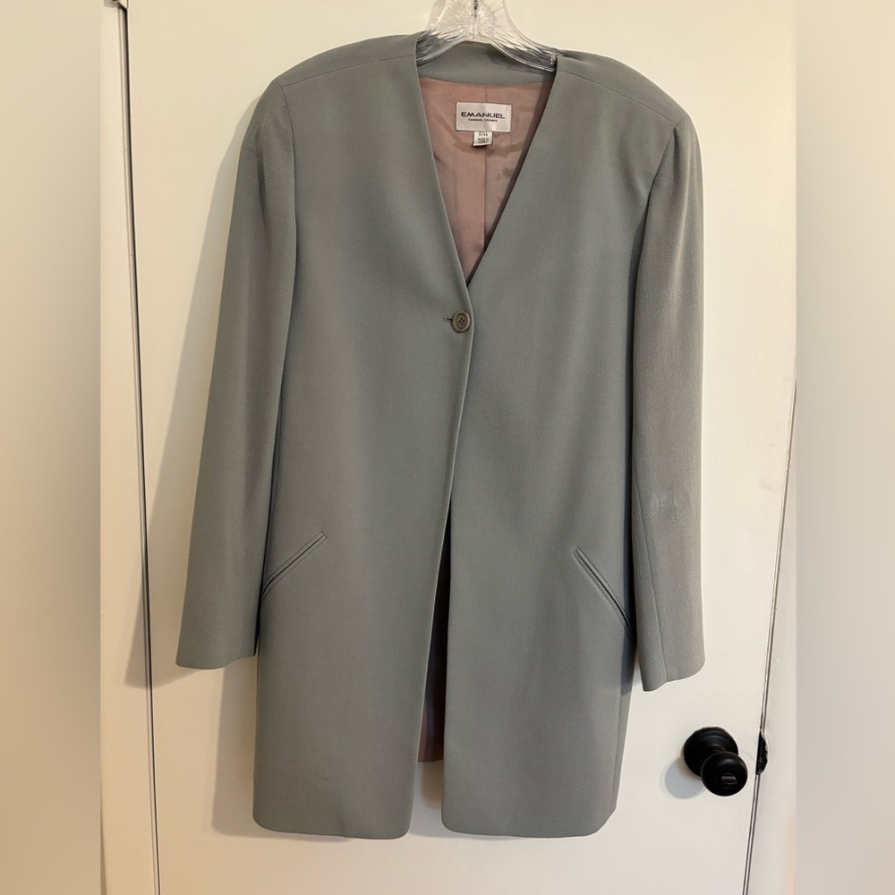 Emanuel Ungaro Soft Gray V-Neck Single-Button 3 piece wool/silk suit set size 10